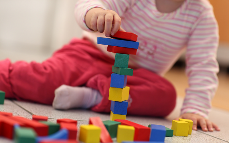 Räumliches Denken bei Kindern kann durch entsprechendes Spielzeug schon frühzeitig gefördert werden. Bildnachweis: AdobeStock_18390357_MAK